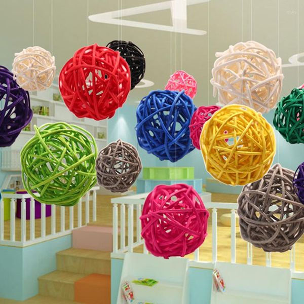 Fiori decorativi 10pcs Palla in rattan Multi colori Paglia Artigianato Festa di nozze Fai da te Casa Natale Decorazione di Halloween Appeso a parete