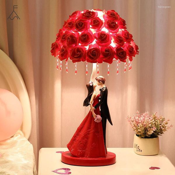 Lampade da tavolo Creative Romantic Wedding Resin Lovers Lampada di stoffa per camera da letto Comodino Dinner Party Flower Desk Led Lampada da terra