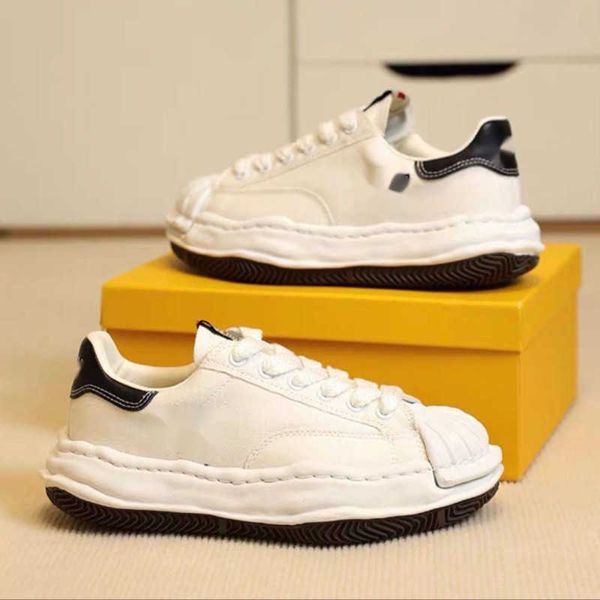 Designer Maison Mihara Yasuhiro Miharas Sapatos casuais homens mulheres Low Top Sole Shoe Sapas Couro Triplo Preto Branco Original Capina Capina Tênis Mens Treinadores