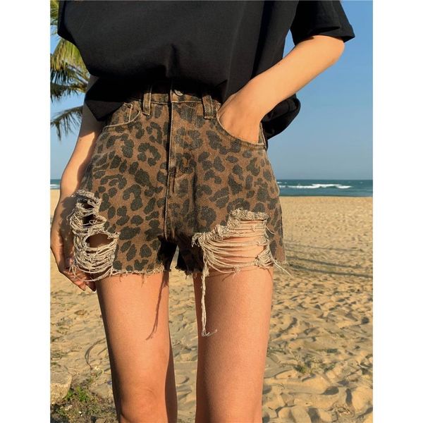 Shorts 2022 Frühling und Sommer sexy hohe Taille dünnes Loch Leopardenmuster Denim-Shorts Damen New Retro vielseitiger gerader Hotpants-Trend