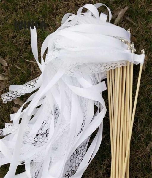 50PiecesLotStyle Uma fita branca varinhas de casamento com sino de prata Fita de casamento Stickribbon Twirling Streamers 2111053027673