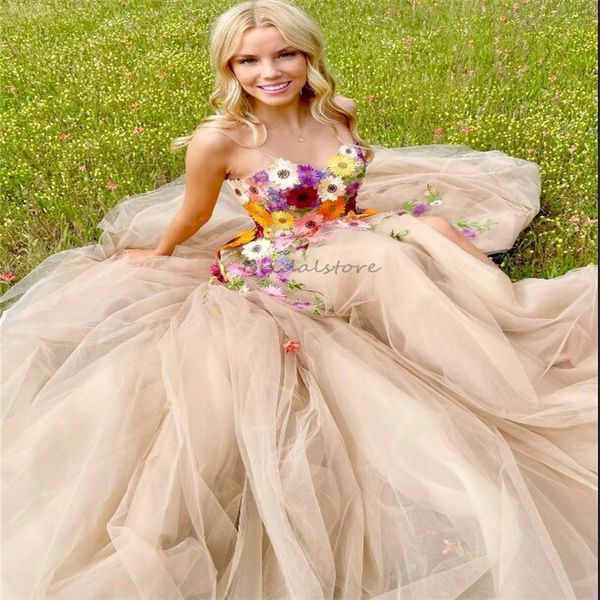 Abito da sposa stile country rustico con fiori colorati 3D Sweetheart Court Train Boho Farm Abiti da sposa Fariytale Gothic Light Gold Bohemian Bride Rode Mariage