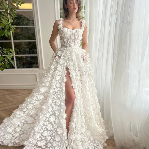 2024 Classico bianco Prom Abito da homecoming Colletto quadrato A-Line 3D Applicazioni di pizzo Lungo spacco Abito formale da festa di compleanno Abbigliamento da laurea Robe De Soiree