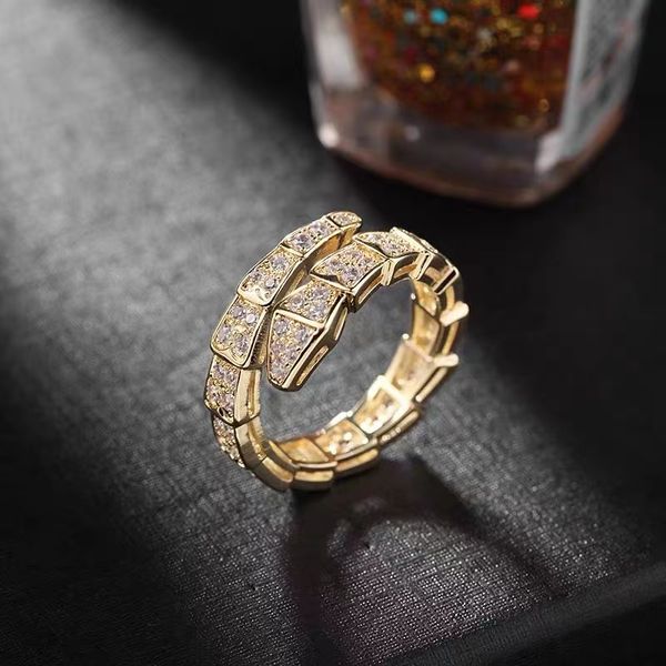 Premium-Designer-Volldiamant-Mode-Schlangen-Ring aus Roségold, feiner Schmuck, Geburtstags- und Weihnachtsgeschenke für Paare 666