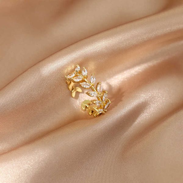 Anelli a fascia LATS Luxury Gold Plated Zircon Leaf Ring Fashion Design semplice Premium Sense Index Finger Ring Gioielli di tendenza Regali per feste di nozze AA230426