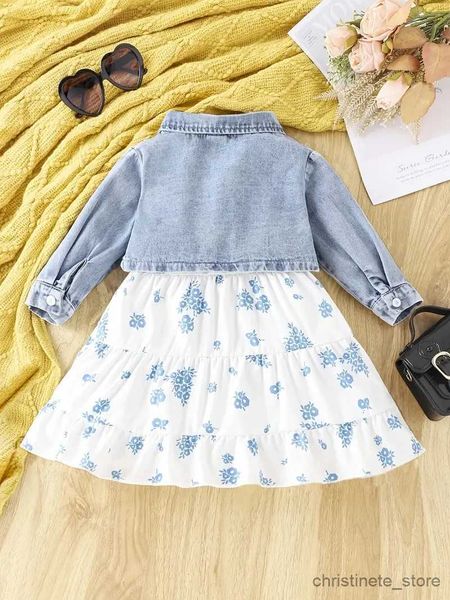 Conjuntos de roupas Bebê Menina Casual Fresco Limpo Simples Bolso Falso Jaqueta Jeans Padrão de Flor Azul Vestido Deslizante Floral Conjunto de 2 Peças Quatro Estações R231127