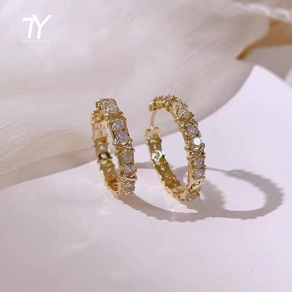 Hoop Huggie Korean Fashion Simple Zircon x металлические серьги для обручи для женщины Neo Gothic Girls Luxury Jewelry Wedding Party Set Accessories 230426