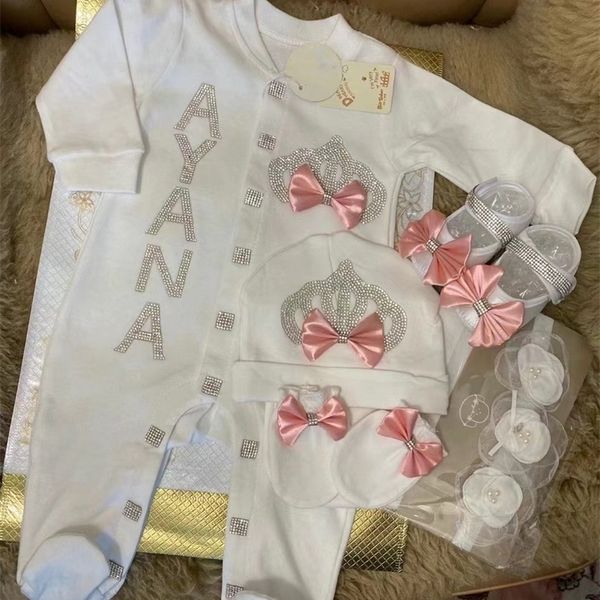 Pyjamas Türkei Luxus geboren Baby Outfits Weclome Home P o Säugling Baumwolle Kleidung Krone Schmuck Strampler Fäustlinge Lätzchen Hut 4-teiliges Set 231124