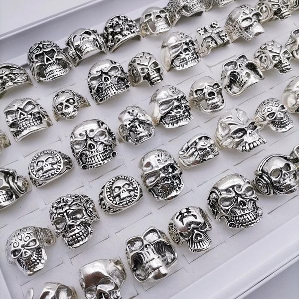 Cluster Ringe Großhandel 50 stücke Ring für Männer Retro Punk Schädel Hohe Qualität Goth Party Stimmung Mode Geschenke Pirate Zubehör produkte