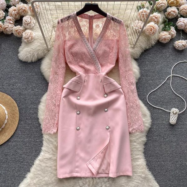 Abiti casual Clothland Donna Abito vintage in pizzo rosa con scollo a V Perline con perline Doppio petto One Piece carino Midi QC111