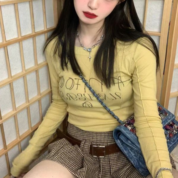 Kadınlar T-Shirt Vintage Mektup Baskı Sıradan Limon Sarı Uzun Kollu T-Shirt Kadınlar Bahar Kore Moda All Maç Seksi İnce Üstler 230427