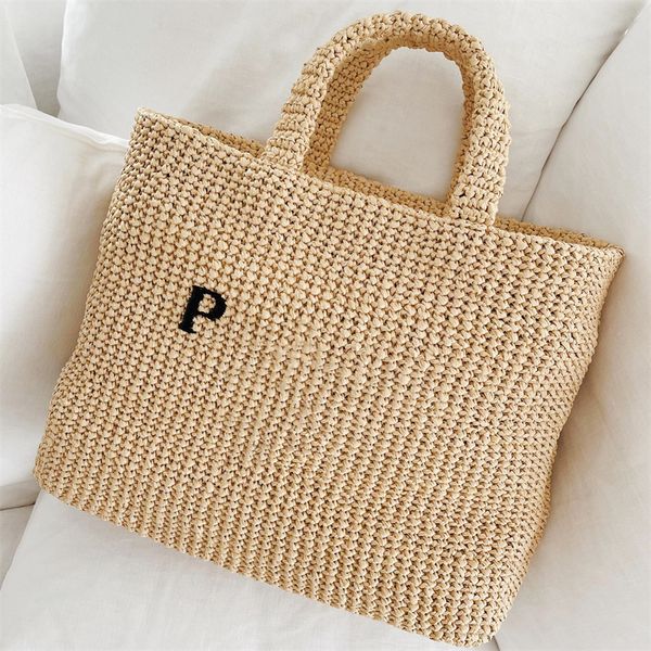 Designer Weave Straw Small Raffia Borse triangolare borse da viaggio Luxury Crossbody Clutch Clutch Beach Hand