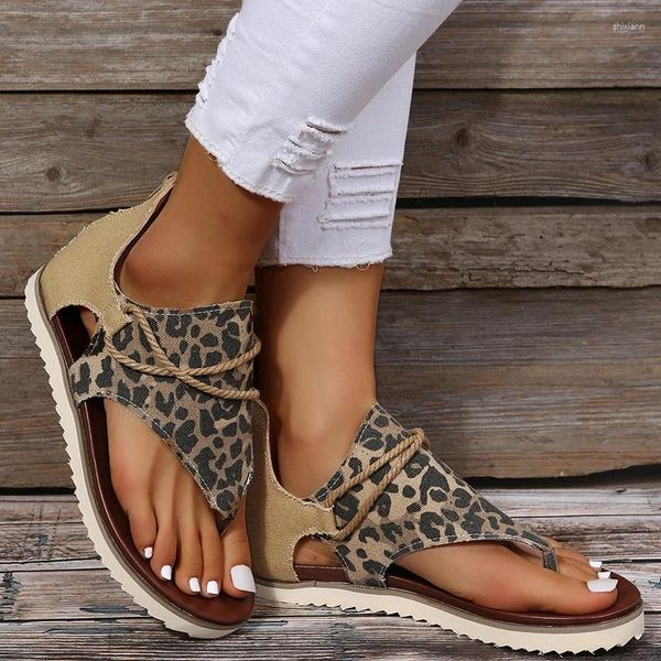 Женские сандалии на плоской подошве с леопардовым принтом, летняя обувь, сандалии большого размера, пляжные кожаные шлепанцы-гладиаторы в стиле ретро, тапочки
