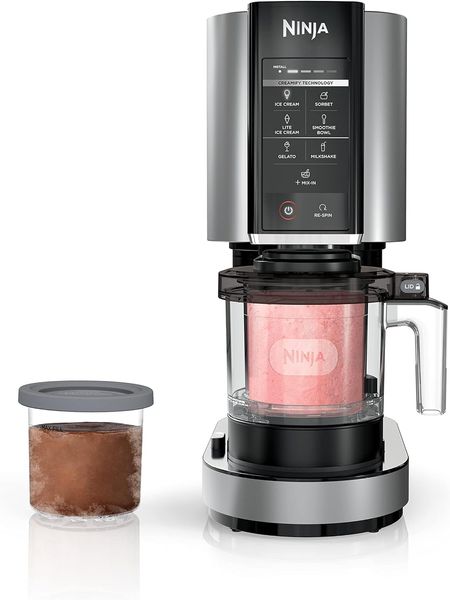 Sorveteira Ninja NC301 CREAMi, para sorvetes, mix-ins, milkshakes, sorvetes, smoothie bowls mais, 7 programas de um toque, com (2) tampas de recipientes de litro, tamanho compacto