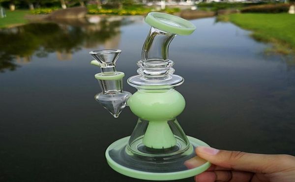 Bong in vetro unici viola inebrianti con bocchino Mini tubi dell'acqua Soffione percolatore Perc Design piramidale Olio Dab Rigs con 14mm2546891
