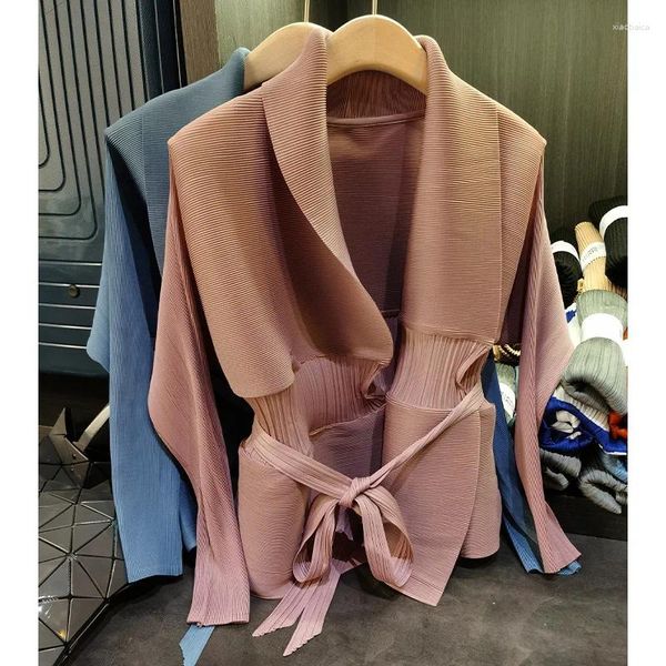 Kadın Örgü Miyake Design Sense Lapel Tie Bel Pleated Ceket Kadın Sonbahar Şık Banliyö Yüz Eşleştiren Haligan Tops Giyim