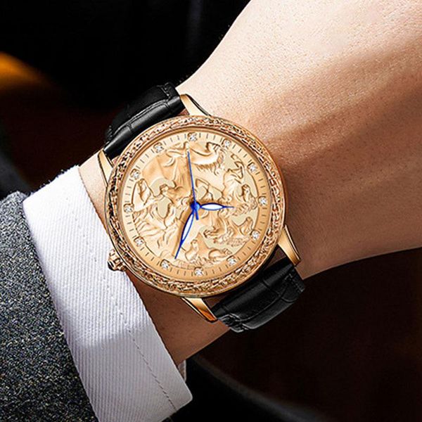 Relógios de pulso Sande Genuine Leather Fashion Watches Quartz Classic Men's Watch 3D Gravado Vintage Male Relógio Relógio