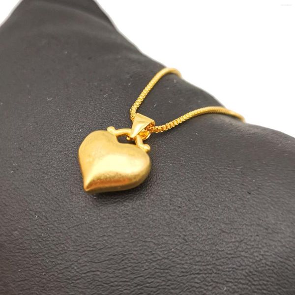 Anhänger-Halsketten im europäischen und amerikanischen Stil, koreanische Version des Sand-Gold-massiven Pfirsichherzens, niedliche Messing-vergoldete DIY-Halskette