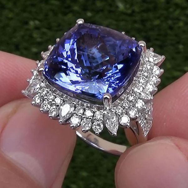 Fedi nuziali Huitan Blue CZ Anello da donna per la festa serale Temperamento Elegante Ladys Compleanno Bel regalo Mamma Dichiarazione Gioielli 231124