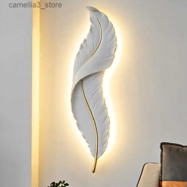 Настенные светильники Nordic Modern Creative Feather Light Led Wall Lamp Спальня Прикроватное освещение Гостиная Телевизор Фон Украшение стены Смола Лампа Q231127