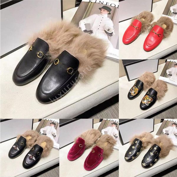 2023 Designer Donna Prince Town Mocassini Mezza pantofola in pelle Modello Diapositive Autunno Inverno Calde pantofole di lana Pelliccia Classica fibbia in metallo Sandali ricamati