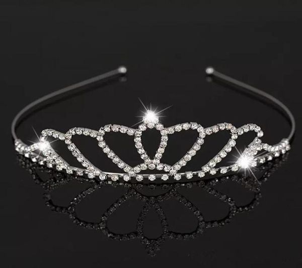 Bellissimo cristallo lucido Tiara nuziale Party Pageant Argento placcato Corona Fascia per capelli economici Diademi da sposa Accessori MMA16251076250