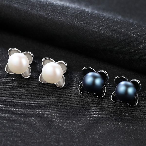 Charmante schwarze weiße Perlen-Blumen-Ohrstecker für Damen, modisch, Luxusmarke, Kleeblatt, S925-Silber, Ohrringe, weibliche Sterne, gleicher Stil, hochwertiger Schmuck, Valentinstagsgeschenk