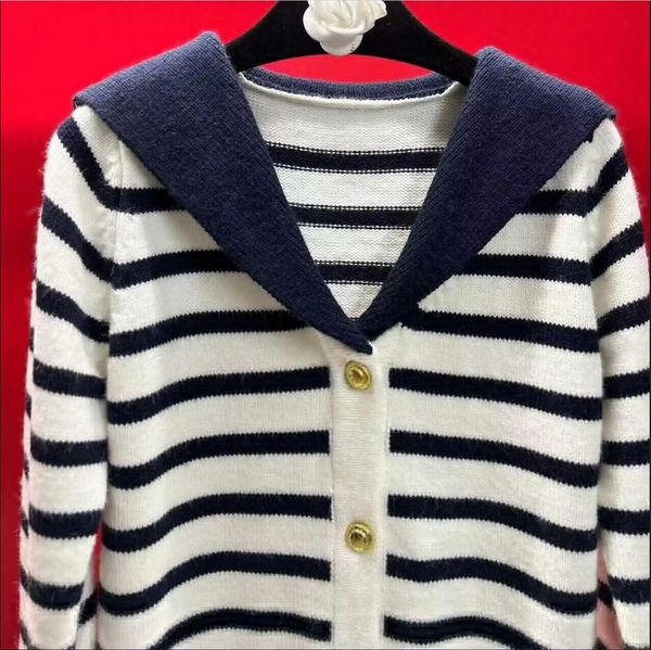 miu/m Maglione cardigan a righe maglione lavorato a maglia corto con colletto blu scuro giacca in lana