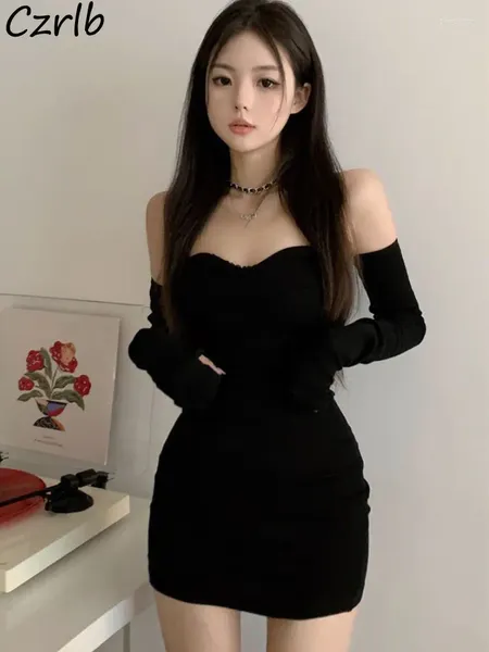 Sıradan elbiseler askısız kadınlar mini siyah seksi kılıf zarif ins şık minimalist y2k tatlı kızlar genç parti bodycon vestidos mujer