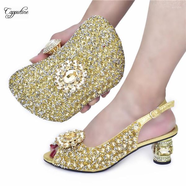 Sapatos de vestido pedras douradas de luxo e bolsas para mulheres sandálias de design italiano combinam com sandálias de bolsa de bolsa de embreagem 938-63