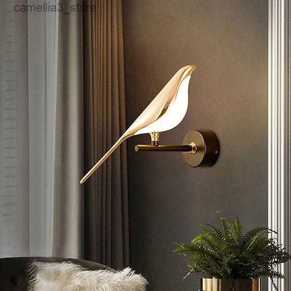 Lâmpadas de parede Modern LED Golden Bird Wall Lamp Parlor Cabeceira Pendurada Luz Novidade Rotatable Wall Lamp Quarto Wall Decor Foyer Wall Sconce Q231127