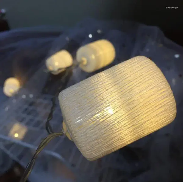 Luci notturne Luce decorativa a LED per scatola di batterie in plastica romantica con sfera in rattan