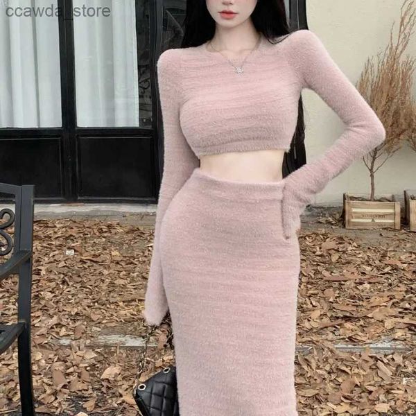 Gonne New Fashion Donna 2 pezzi Set Autunno Inverno Mohair maglione lavorato a maglia manica lunga Crop Top + gonna a tubino Elegante abito da festa Q231128