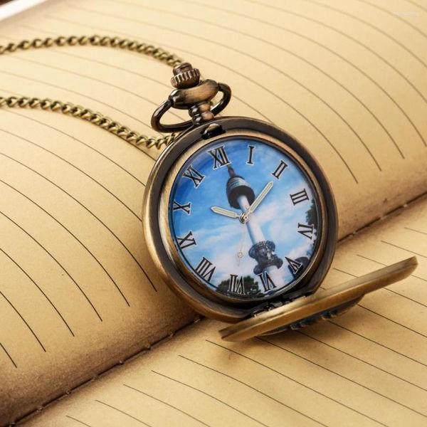 Relógios de bolso n Seoul Tower Blue Sky Dial Bronze Assista Half Colar Pingente Pingente Chain Chave de relógio antigo UNISSISEX