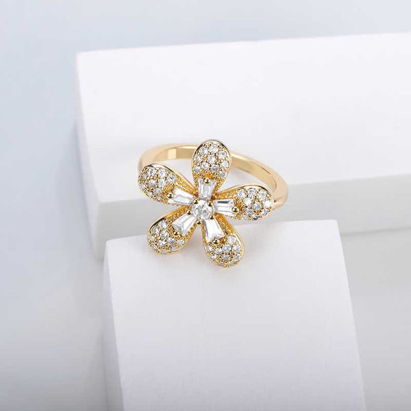 Bant Yüzük Dainty Crystal Flower Ring Kadınlar Moda Lüks Zirkon Nişan Düğün Yüzesi Hediyesi Zarif Takı Dropshipping Toptan AA230426