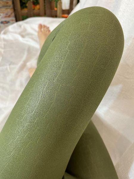 Pantaloni da donna estivi verde lucido lucido yoga vita alta leggings sexy senza cuciture pantaloni attillati in raso da donna