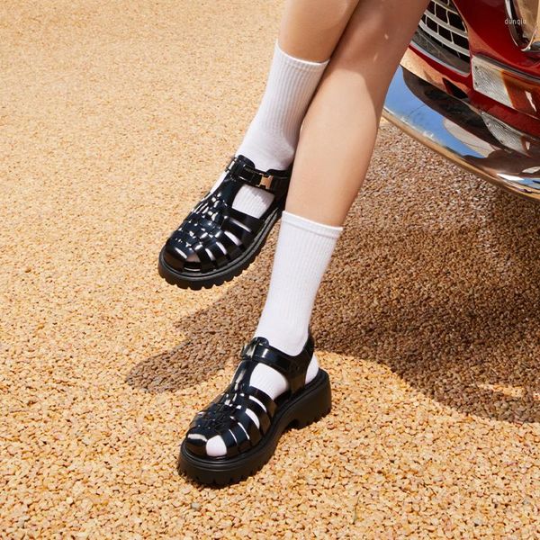 Sandalen Kangnai Gladiator Frauen Mikrofaser T-Riemen Plattform Wohnungen Woven Roman Cover Toe Weibliche Sommerschuhe