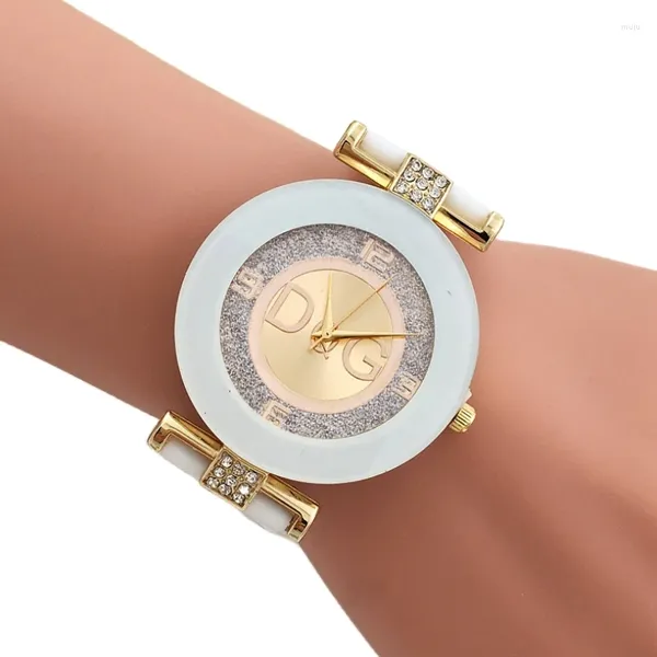 Orologi da polso di lusso dei migliori designer famosi DQG Orologi da donna di marca Bracciale in silicone bianco con diamanti digitali da donna al quarzo impermeabile