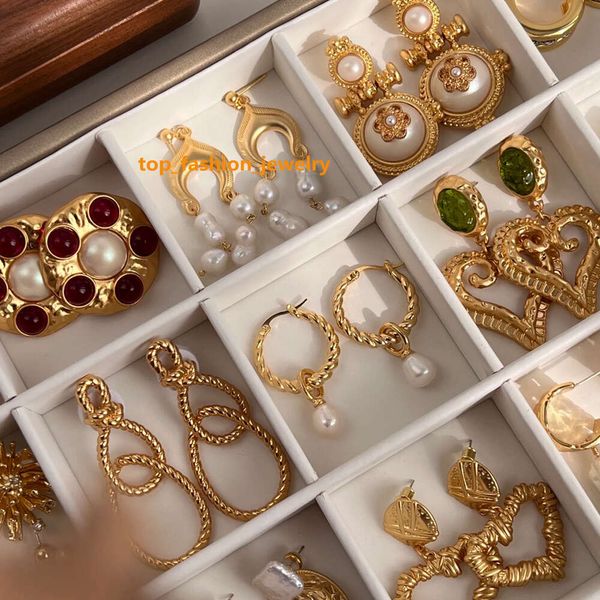 Nuovi orecchini di perle di vendita calda placcati in oro vintage per orecchini regalo da ragazza per gioielli da donna