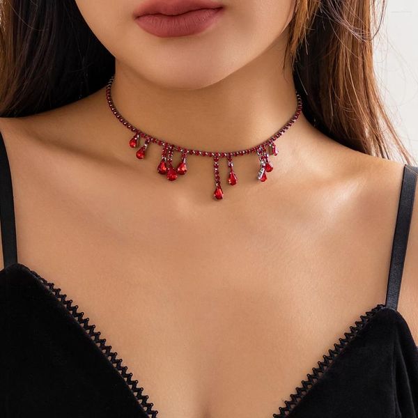 Anhänger Halsketten Lacteo Punk Red Iced Out Strass Halsband mit Tropfenform Perlen Charm Halskette für Frauen Schmuck am Hals Mädchen Party