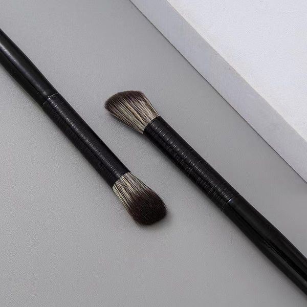 Pennelli per trucco 1/2pcs Pennello per ombretto ad alta luce Contorno angolato per viso Bronzer Silhouette Ombretto Prestito Strumento per trucco Cosmetico