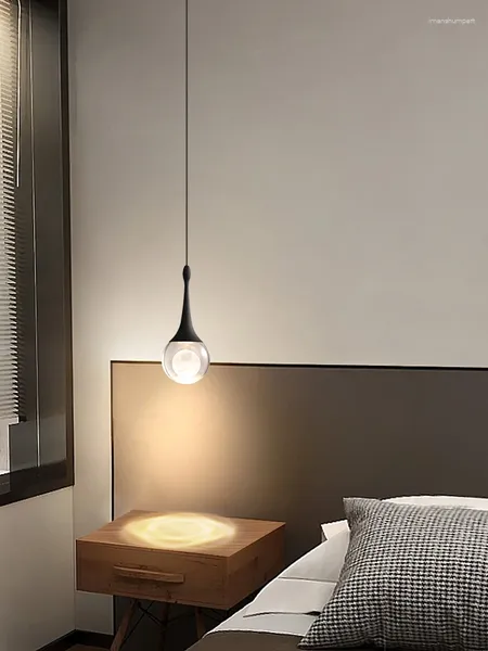 Lampadari Lampadario da comodino moderno e minimale Sfondo semplice Decorazione da parete Linea lunga sospesa Lampade a sospensione piccole per camera da letto principale nordica