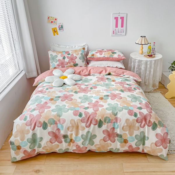 Set di biancheria da letto Set di biancheria da letto di fiori Hongbo Set di biancheria da letto in fibra superfine Primavera Estate Autunno Biancheria da letto 3/4 pezzi Set copripiumino Lenzuolo pastorale Duver 230427