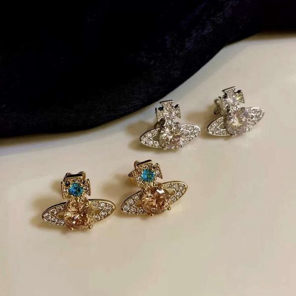 Designerin viviene Westwoods New Viviennewestwood Western Empress Dowagers New Nana Same Saturn Große Einzeldiamant-Ohrringe mit eingelegten Zirkon-Diamanten Luxus an