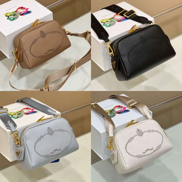 Luxurys Designer Itália Marca Clássico Triângulo Crossbody Sacos de Alta Qualidade Bolsas De Couro Genuíno Moda Bordado Alça De Ombro Mulheres Câmera Tote Bag Bolsa