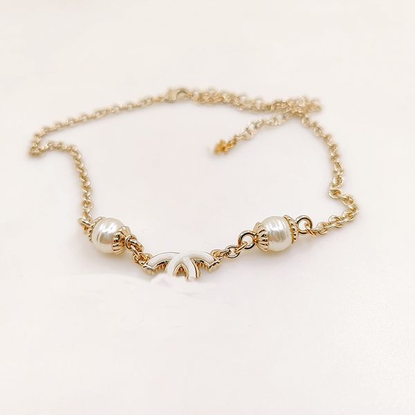 Collana classica con doppia lettera di design, catena per tutto il corpo, abbinata a due perle, gioielli di lusso di alta qualità, consegnano un regalo di fascino alla nonna