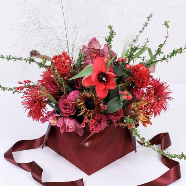 Geschenkverpackung in Stock Luxus Schönheit Valentinstag High-End-Textur Blumenbogenband Überraschung Geburtstagsparty Polygon Verpackungspflicht