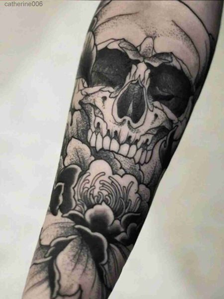 Tatuaggi Adesivi colorati con disegni Adesivo per tatuaggio con teschio con braccio floreale 1 pezzo misura 12-19 cmL231128