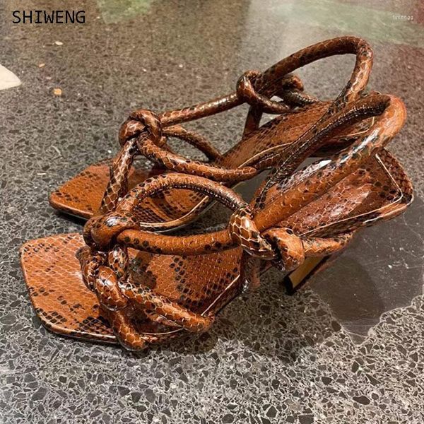 Abendschuhe 2023 Sommer Retro Persönlichkeit Sandalen Sexy Snake Print Square Toe Flip-Flop High Heels Damen Leopard