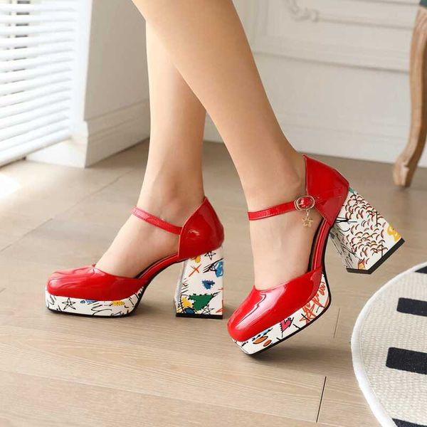 Sandalet Kadın Yüksek Topuklu Sandal Yaz 2023 Yeni Lüks Yuvarlak Toe Tıknaz Topuk Ayakkabıları Kadınlar İçin Şık ve Çok Yönlü Ayakkabılar J230428